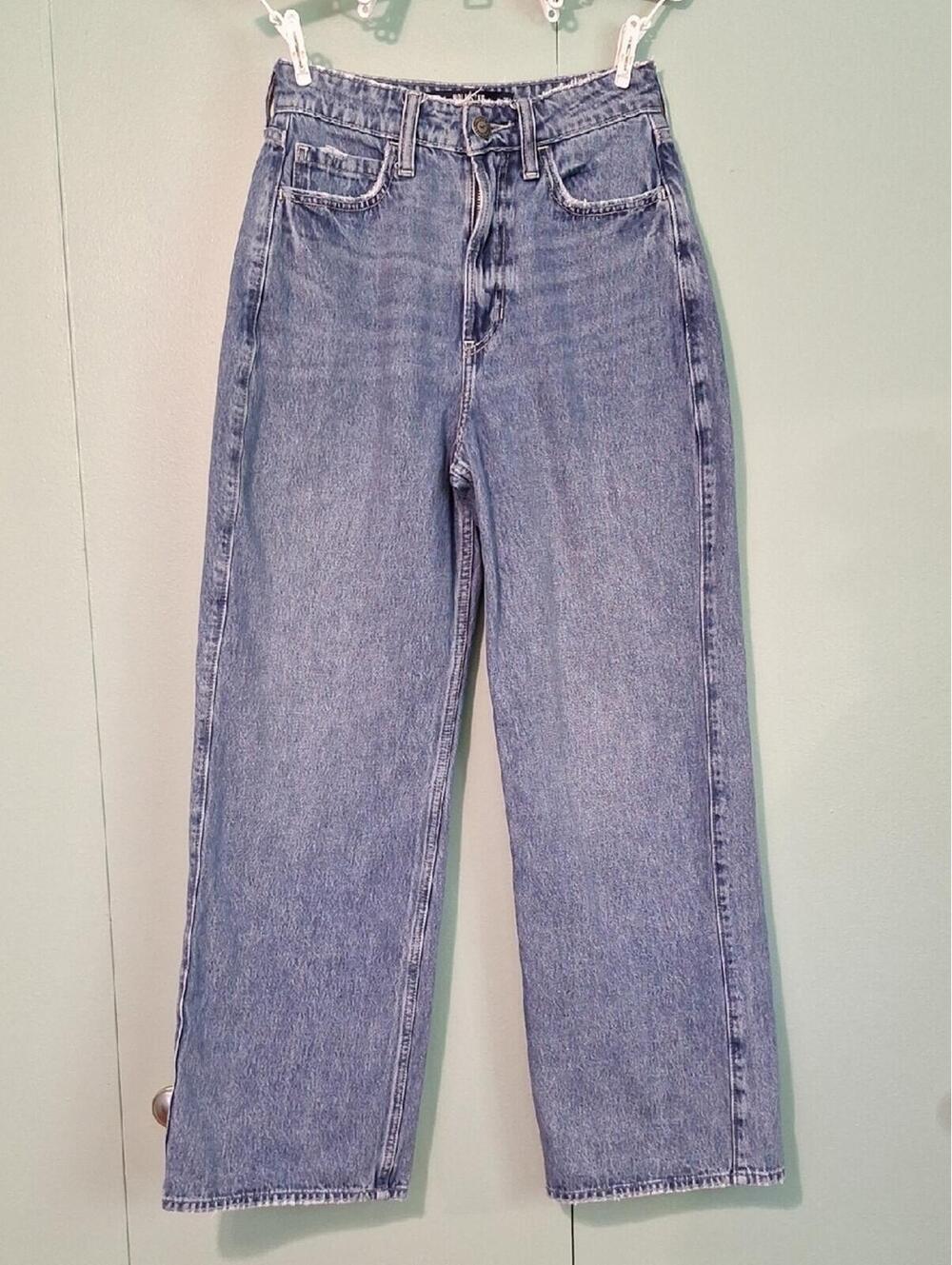 Hollister Ultra High Rise Baggy Jean Size 25